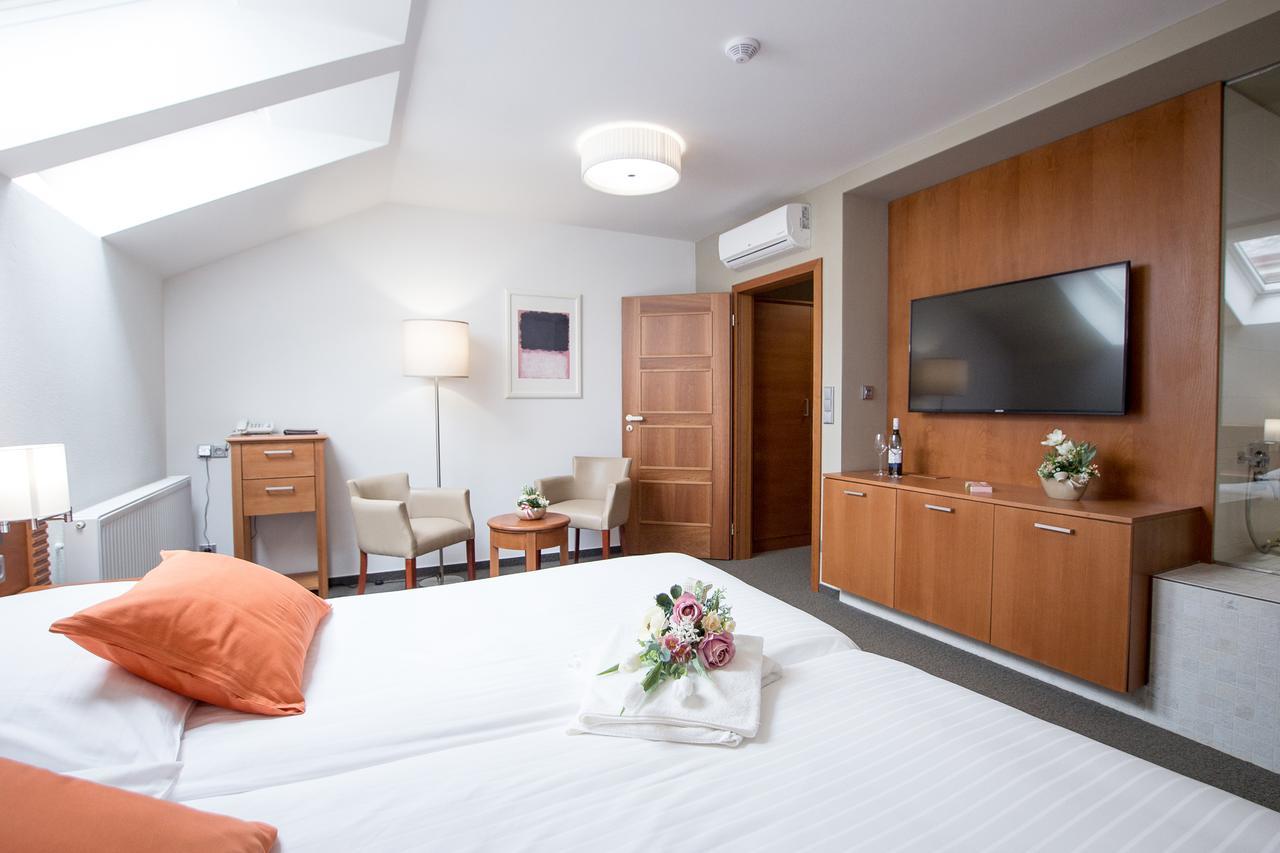 Hotel Pod Vezi Strážnice 외부 사진