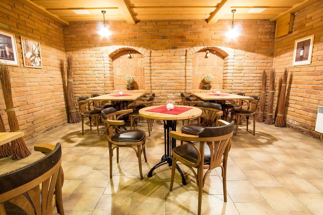 Hotel Pod Vezi Strážnice 외부 사진